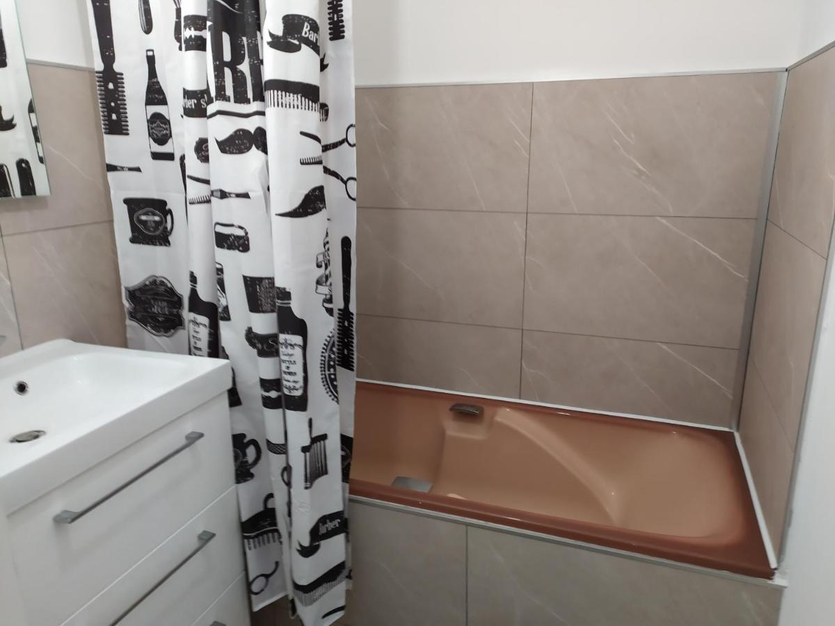 Apartmán Wilton Dinan Exteriér fotografie